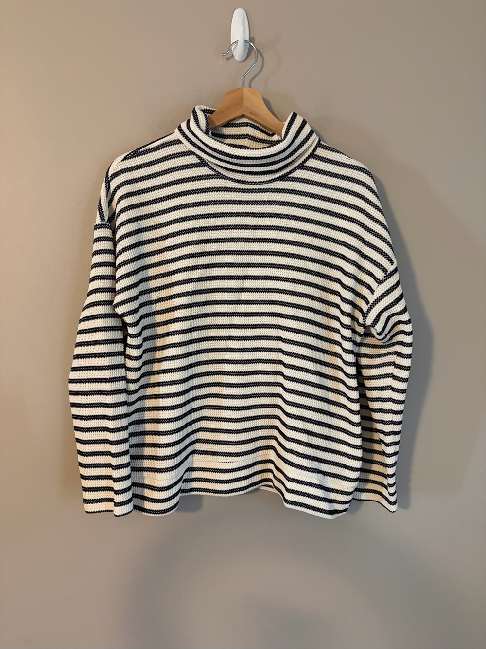 Talbots Navy & White Striped Turtleneck Sweater textured Petite Large